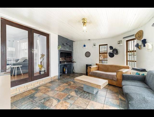 4 BEDROOM HOUSE FOR SALE IN WINDSOR PARK